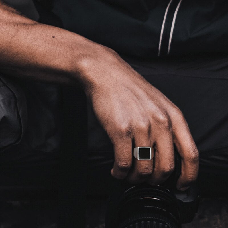 Anel Nero Minimalista Mercati